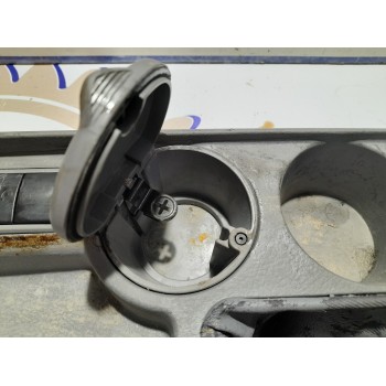 Recambio de consola central para kia carens 2.0 turbodiesel cat referencia OEM IAM 0K2FA64412  