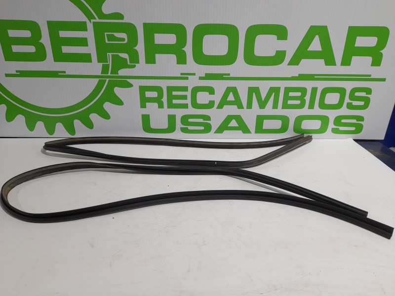 Recambio de goma contorno para citroën c3 1.4 hdi referencia OEM IAM 9023WV/9023WW  
