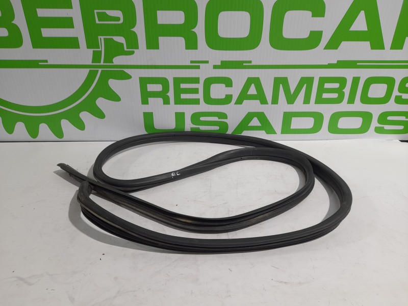 Recambio de goma contorno para citroën c3 1.4 hdi referencia OEM IAM 9023LQ  