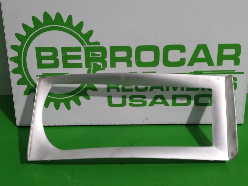 Recambio de moldura para iveco daily caja cerrada (1999 =>) 2.8 diesel cat referencia OEM IAM 1305542206  