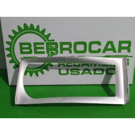 Recambio de moldura para iveco daily caja cerrada (1999 =>) 2.8 diesel cat referencia OEM IAM 1305542206  