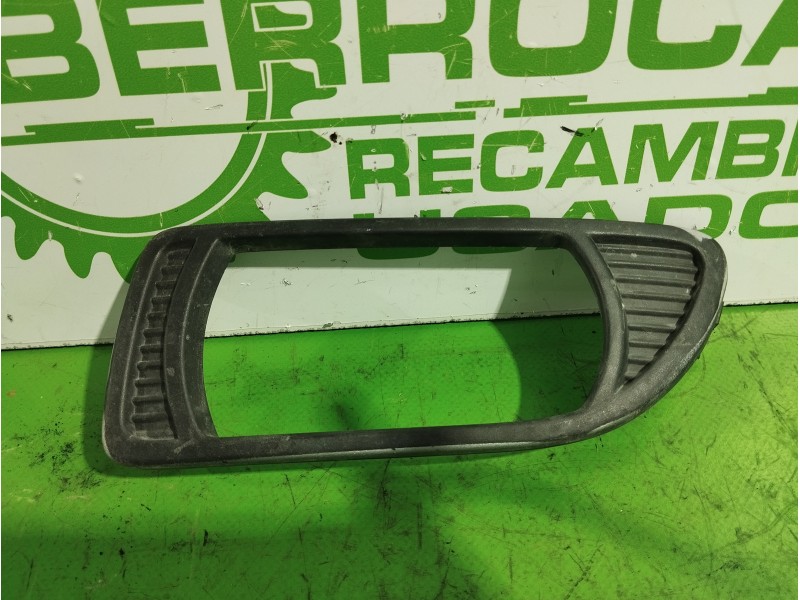 Recambio de moldura para kia carnival 2.9 crdi cat referencia OEM IAM 865134D010  