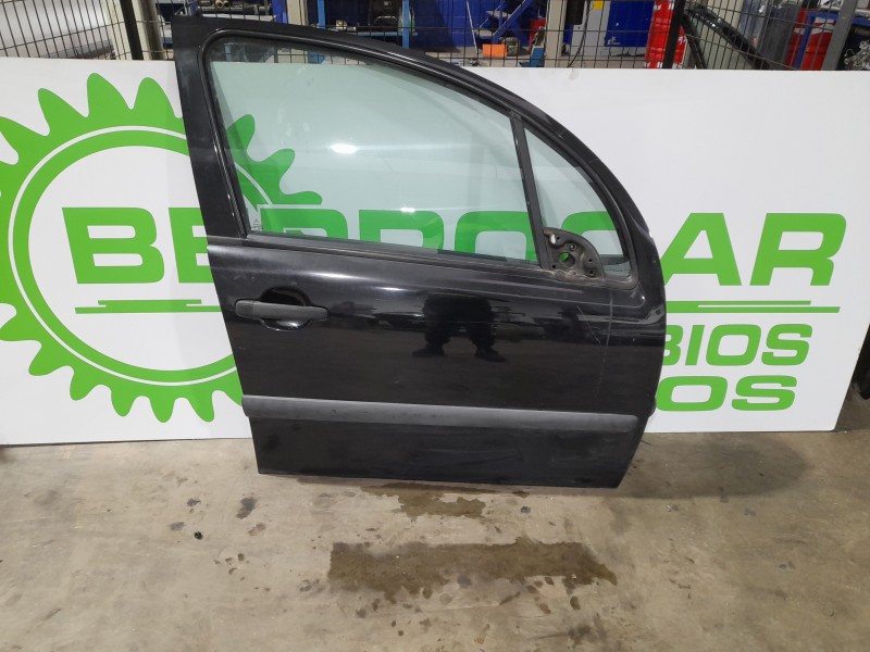 Recambio de puerta delantera derecha para citroën c3 1.4 hdi referencia OEM IAM 9004Y7  