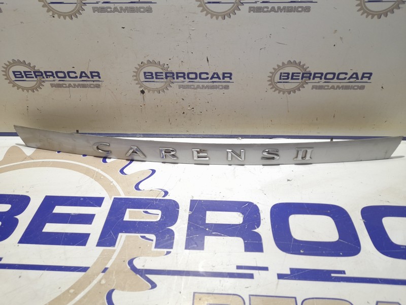 Recambio de molduras traseras para kia carens 2.0 turbodiesel cat referencia OEM IAM 0K2FB51270  