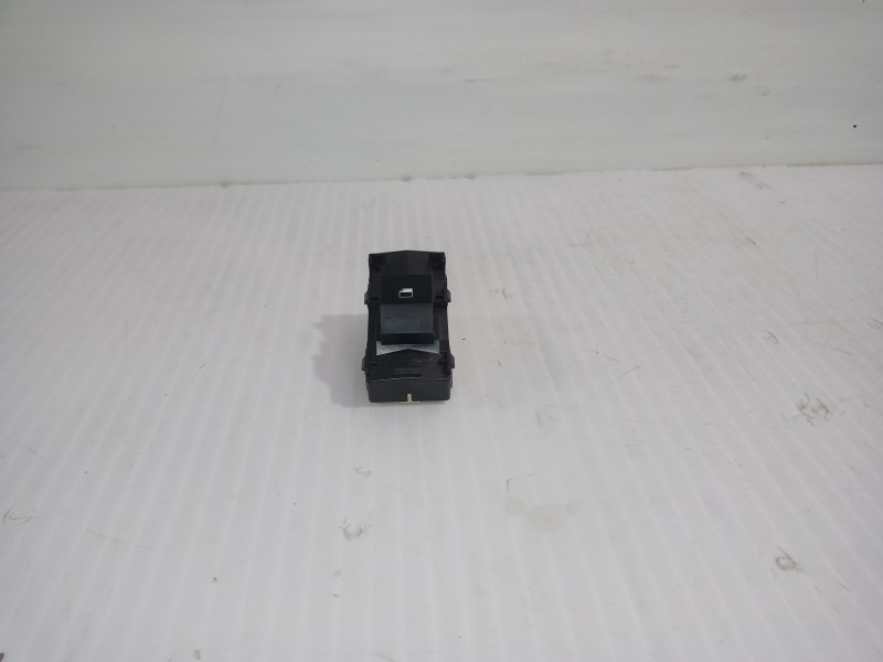 Recambio de mando elevalunas trasero derecho para kia niro (sg2) hybrid concept referencia OEM IAM 93581AT000  