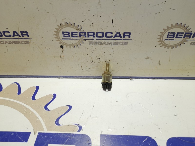Recambio de interruptor para kia carens 2.0 turbodiesel cat referencia OEM IAM 0K20C66490A  