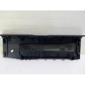 Recambio de molduras traseras para volkswagen polo (6c1) a-polo referencia OEM IAM 6R6863485  