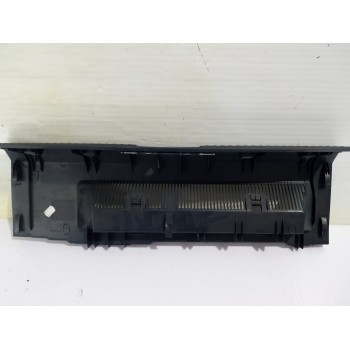 Recambio de molduras traseras para volkswagen polo (6c1) a-polo referencia OEM IAM 6R6863485  