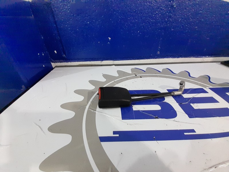 Recambio de anclaje cinturon para seat leon (1m1) 1.9 tdi referencia OEM IAM 1M0857495  