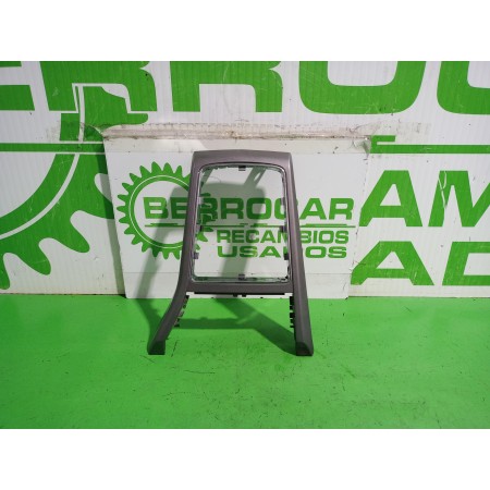 Recambio de moldura para opel astra h berlina elegance referencia OEM IAM 331985437  