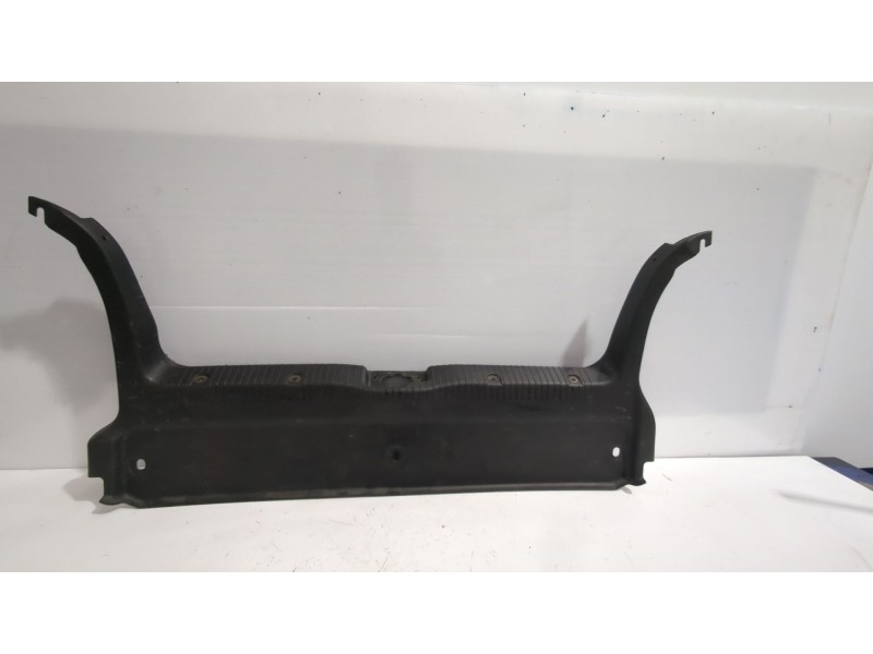 Recambio de molduras traseras para volkswagen golf v (1k1) 2.0 fsi referencia OEM IAM 1H6863459  