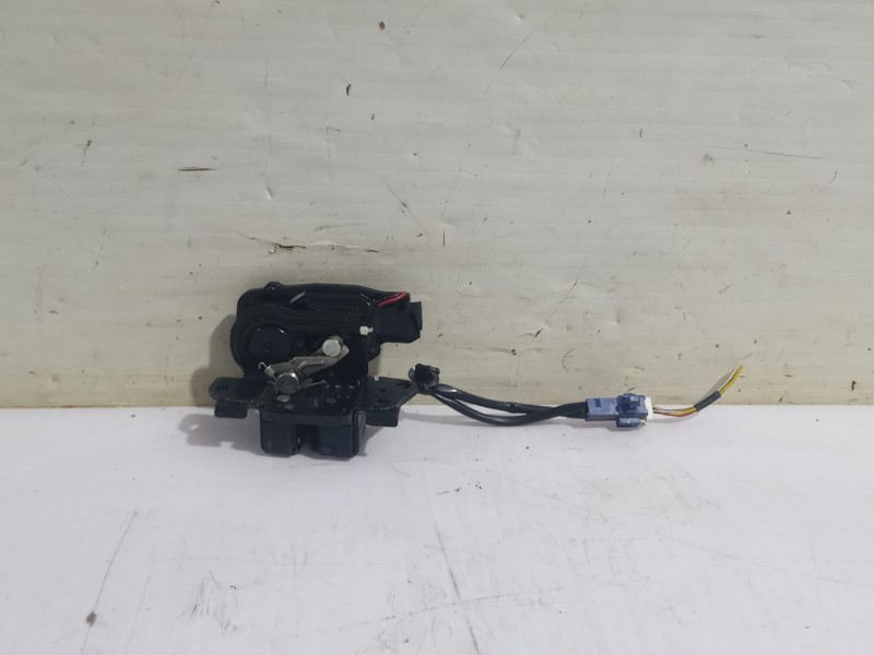 Recambio de cerradura maletero / porton para toyota prius (nhw20) basis referencia OEM IAM 6935047010  