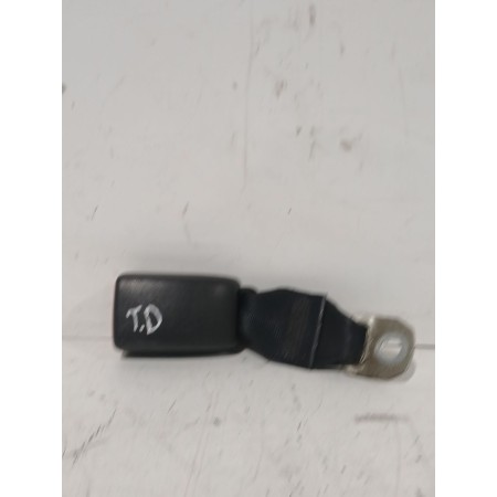 Recambio de enganche cinturon trasero derecho para peugeot 107 (pm_, pn_) 1.4 hdi referencia OEM IAM E034501  