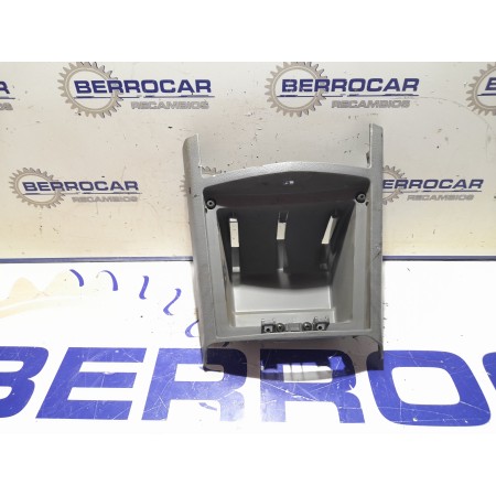 Recambio de moldura interior para kia carens 2.0 turbodiesel cat referencia OEM IAM 0K2FA64310  