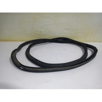 Recambio de gomas contorno puerta para volkswagen polo (6c1) a-polo referencia OEM IAM 6R6827705C  