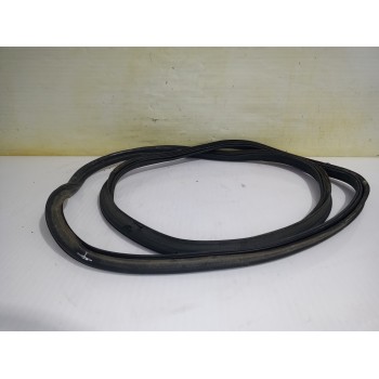 Recambio de gomas contorno puerta para volkswagen polo (6c1) a-polo referencia OEM IAM 6R6827705C  