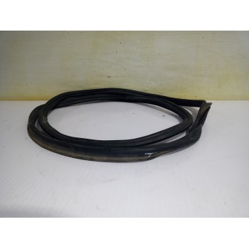 Recambio de gomas contorno puerta para volkswagen polo (6c1) a-polo referencia OEM IAM 6R6827705C  