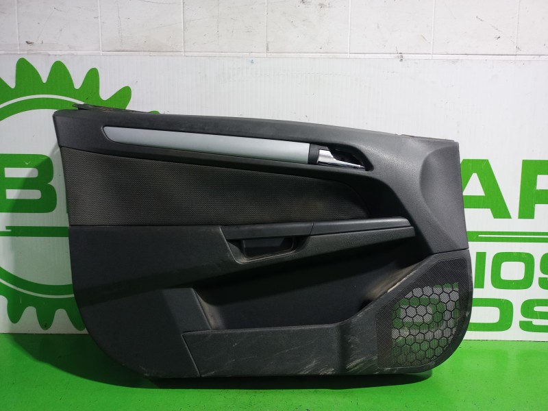 Recambio de guarnecido puerta delantera izquierda para opel astra h berlina elegance referencia OEM IAM 13153881  
