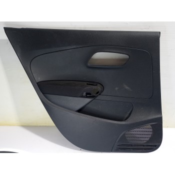 Recambio de guarnecido puerta trasera izquierda para volkswagen polo (6c1) a-polo referencia OEM IAM 6R6867211  
