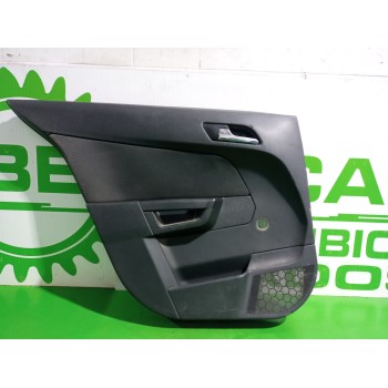 GUARNECIDO PUERTA TRASERA IZQUIERDA 13153917 