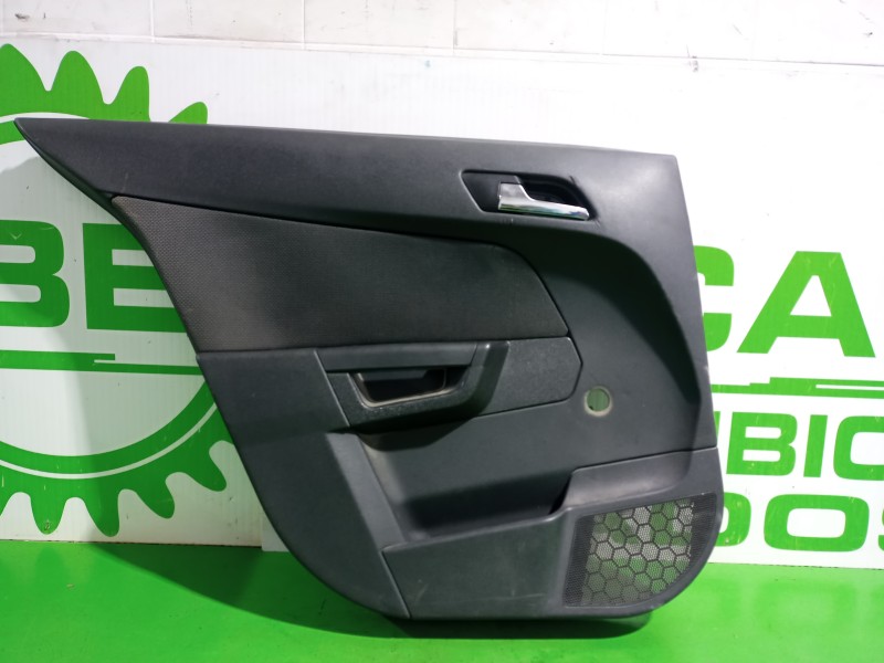 Recambio de guarnecido puerta trasera izquierda para opel astra h berlina elegance referencia OEM IAM 13153917  