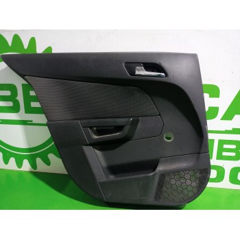 Recambio de guarnecido puerta trasera izquierda para opel astra h berlina elegance referencia OEM IAM 13153917  