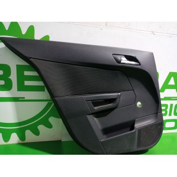 Recambio de guarnecido puerta trasera izquierda para opel astra h berlina elegance referencia OEM IAM 13153917  