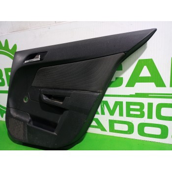 Recambio de guarnecido puerta trasera derecha para opel astra h berlina elegance referencia OEM IAM 13153918  