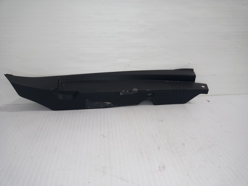 Recambio de moldura izquierda para kia niro (sg2) hybrid concept referencia OEM IAM 84159AT000  