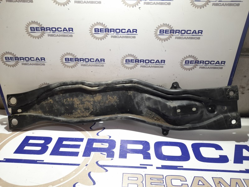 Recambio de travesaño inferior para kia carens 2.0 turbodiesel cat referencia OEM IAM K2JA5316X  