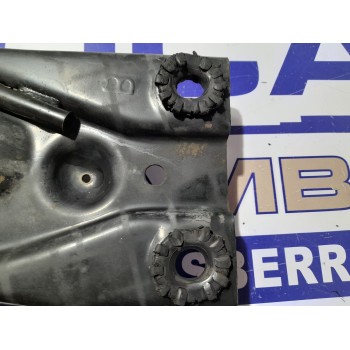 Recambio de travesaño inferior para kia carens 2.0 turbodiesel cat referencia OEM IAM K2JA5316X  