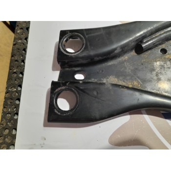Recambio de travesaño inferior para kia carens 2.0 turbodiesel cat referencia OEM IAM K2JA5316X  