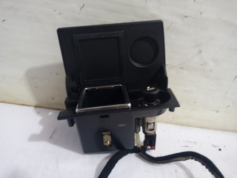 Recambio de cenicero para kia carnival ii 2.9 crdi lx referencia OEM IAM K53A6461000  