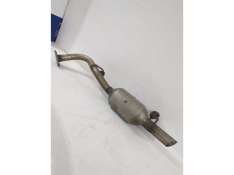 Recambio de silenciador trasero para toyota yaris active referencia OEM IAM 174300Y390  