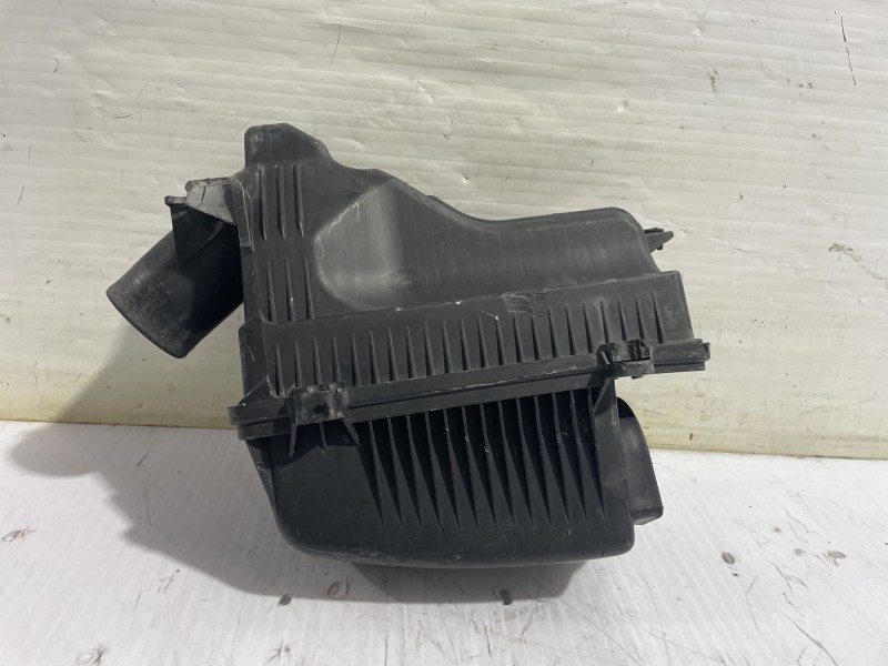 Recambio de caja filtro aire para kia carnival ii 2.9 crdi lx referencia OEM IAM K52A13320  