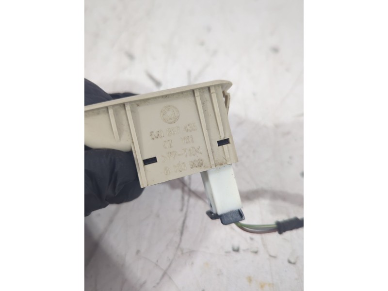 Recambio de mando elevalunas trasero izquierdo para skoda fabia ii combi (545) 1.2 tsi referencia OEM IAM 5J0867435  