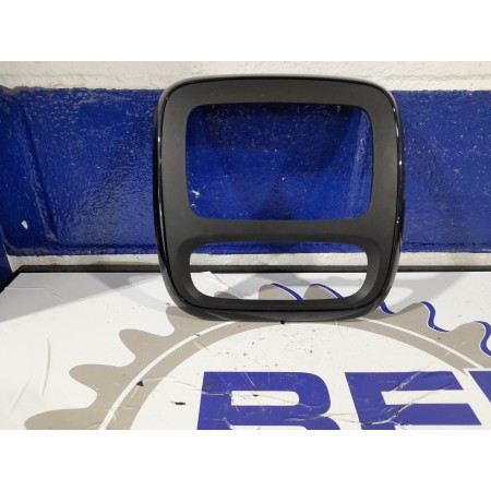Recambio de moldura para opel vivaro furgón referencia OEM IAM 93868008  