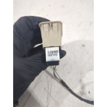 Recambio de mando elevalunas trasero derecho para skoda fabia ii combi (545) 1.2 tsi referencia OEM IAM 5J0867435  