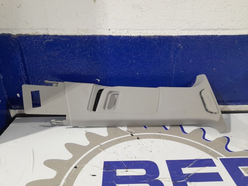 Recambio de moldura interior para opel astra gtc referencia OEM IAM 13113909  