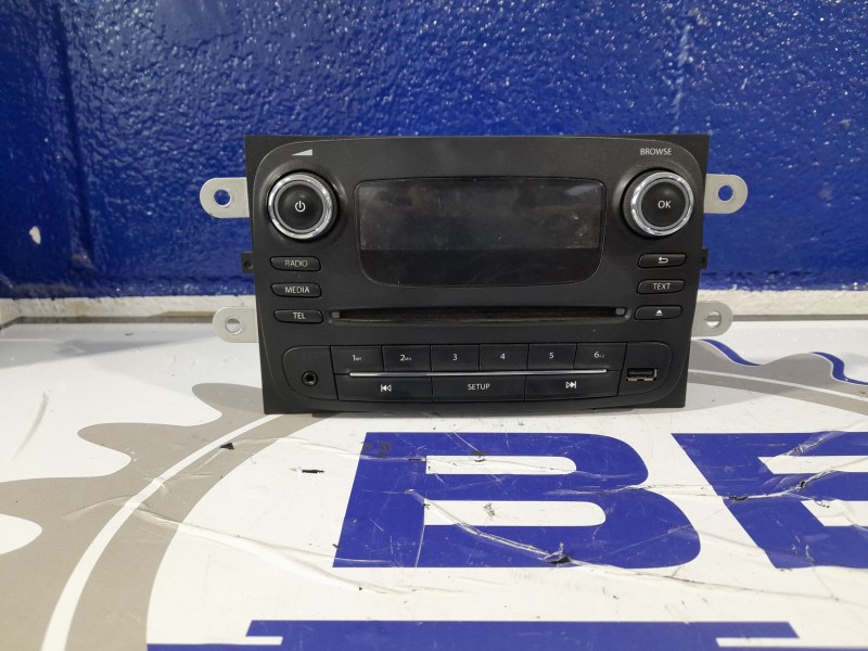 Recambio de sistema audio / radio cd para renault trafic combi referencia OEM IAM 281157110R 93457541  
