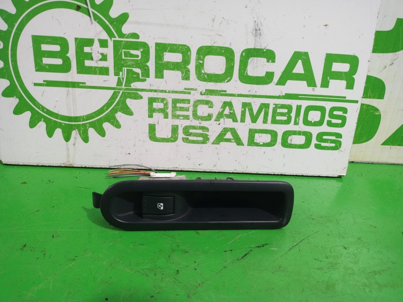 Recambio de mando elevalunas trasero izquierdo para renault scenic ii grand emotion referencia OEM IAM 829500004R  