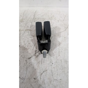 Recambio de enganche cinturon trasero central para ford ka+ iii (uk, fk) 1.2 referencia OEM IAM 027100200  