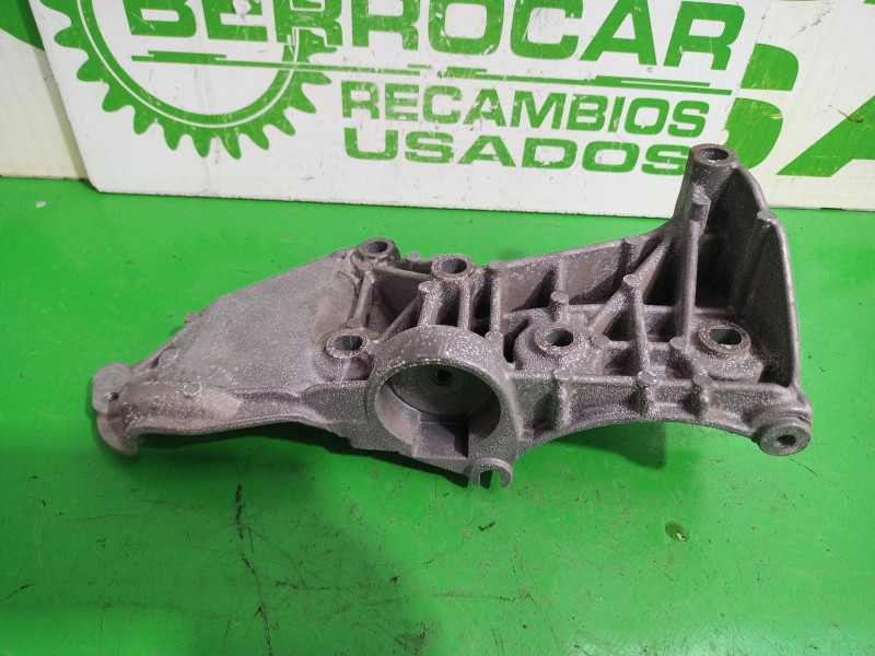 Recambio de soporte alternador para renault scenic ii grand emotion referencia OEM IAM 8200365097  