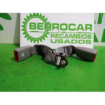 Recambio de enganche cinturon trasero derecho para mazda 626 berlina (gf) 2.0 16v cat referencia OEM IAM E40426035  