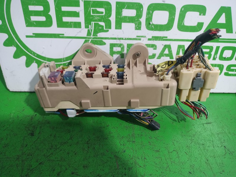 Recambio de caja reles / fusibles para mazda 626 berlina (gf) 2.0 16v cat referencia OEM IAM 3054765  