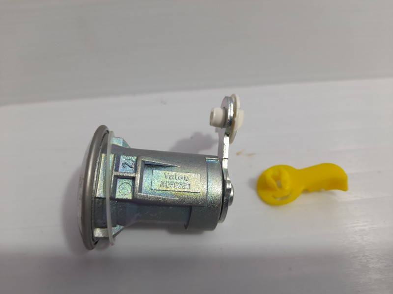 Recambio de bombin puerta delantera izquierda para toyota aygo 1.0 cat referencia OEM IAM N0502311  