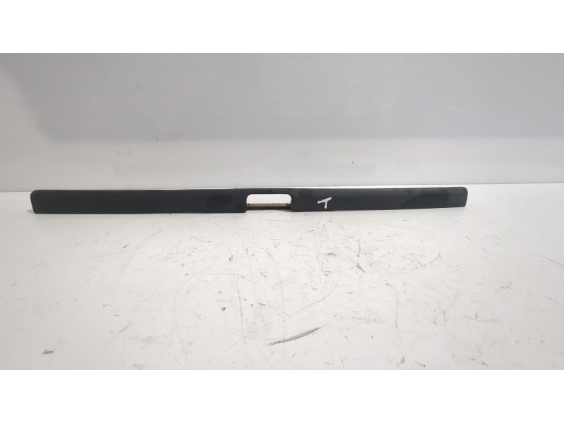 Recambio de moldura para volkswagen golf v (1k1) 2.0 fsi referencia OEM IAM 1H6827577  