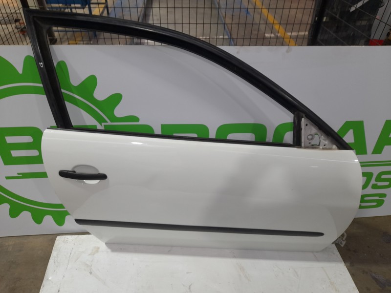 Recambio de puerta delantera derecha para seat ibiza (6l1) 1.4 tdi cat (bnm) referencia OEM IAM 6L3831056R  