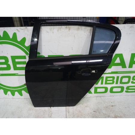 Recambio de puerta trasera izquierda para opel astra h berlina elegance referencia OEM IAM 94710105  