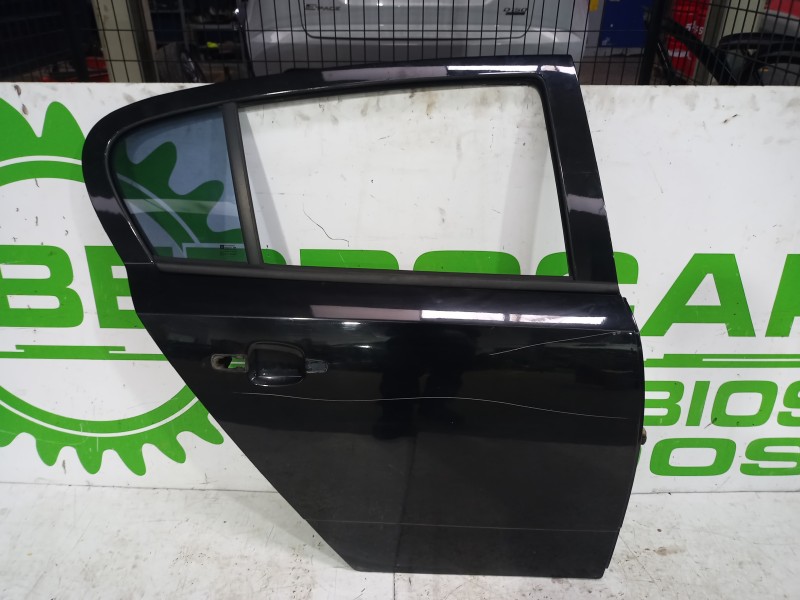 Recambio de puerta trasera derecha para opel astra h berlina elegance referencia OEM IAM 94710107  